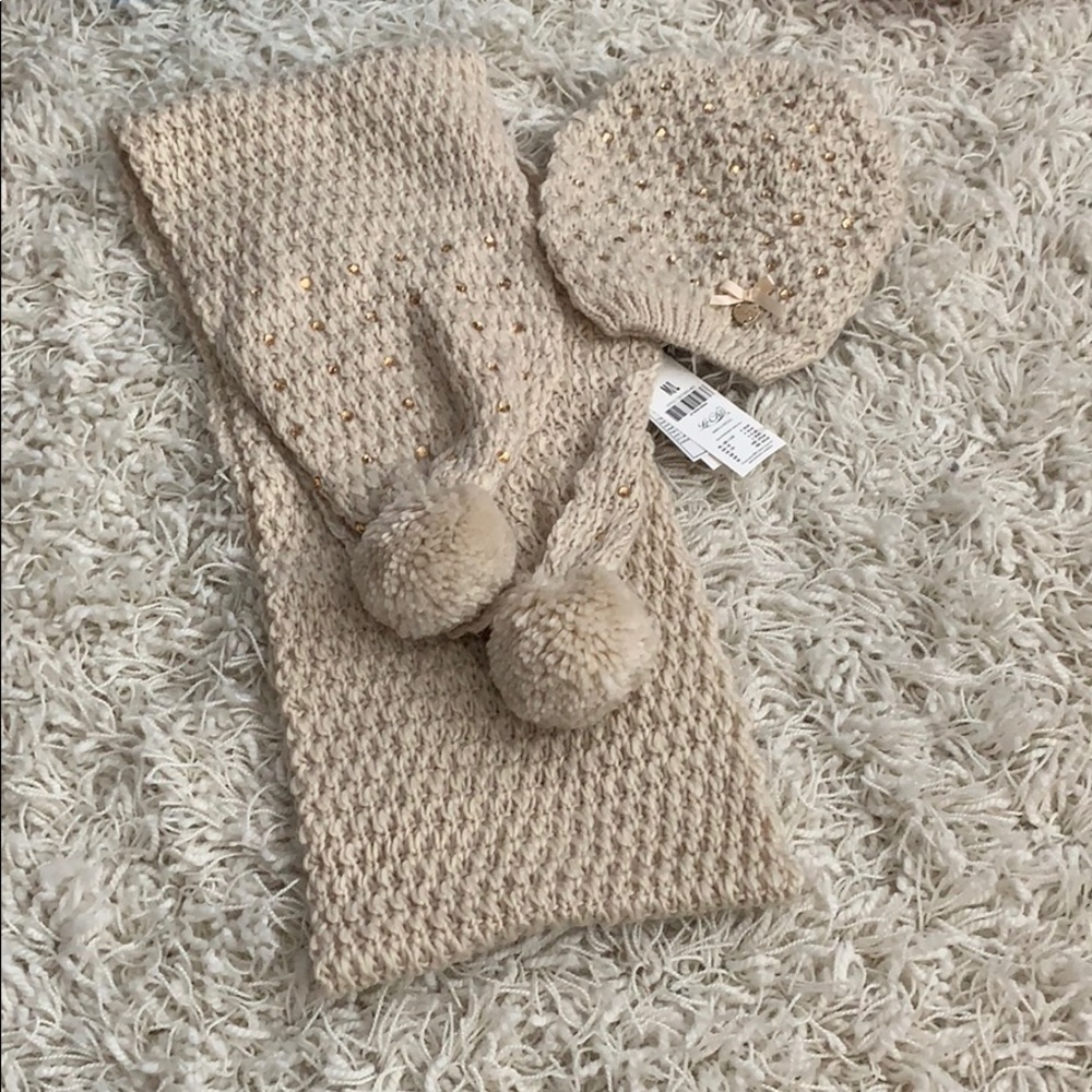 Scarf and hat set cream with gold stones
